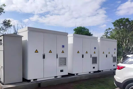 Projet d'armoires à batteries tout-en-un de 645 kWh pour l'extérieur