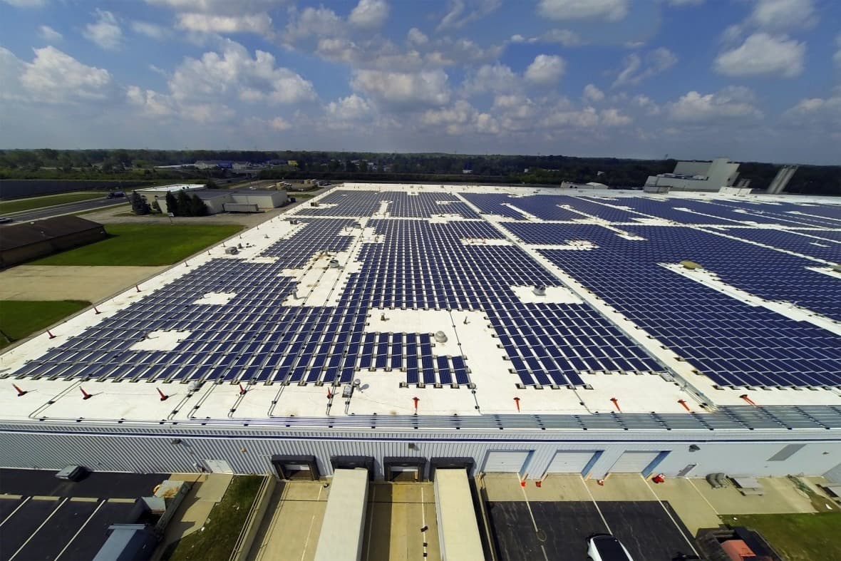 Des entreprises sino-émiriennes renforcent leur coopération pour explorer de nouvelles opportunités dans le cadre d'un projet solaire de 50 MW